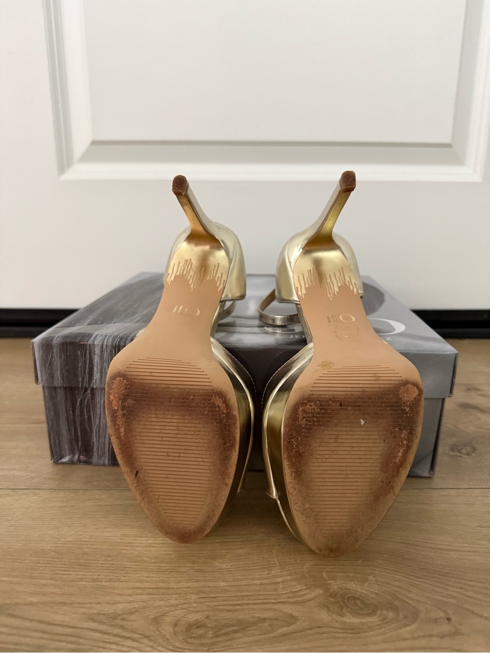Jennifer Lopez “Idolina” Champagne Gold Platform Heels - Picture 5 of 6